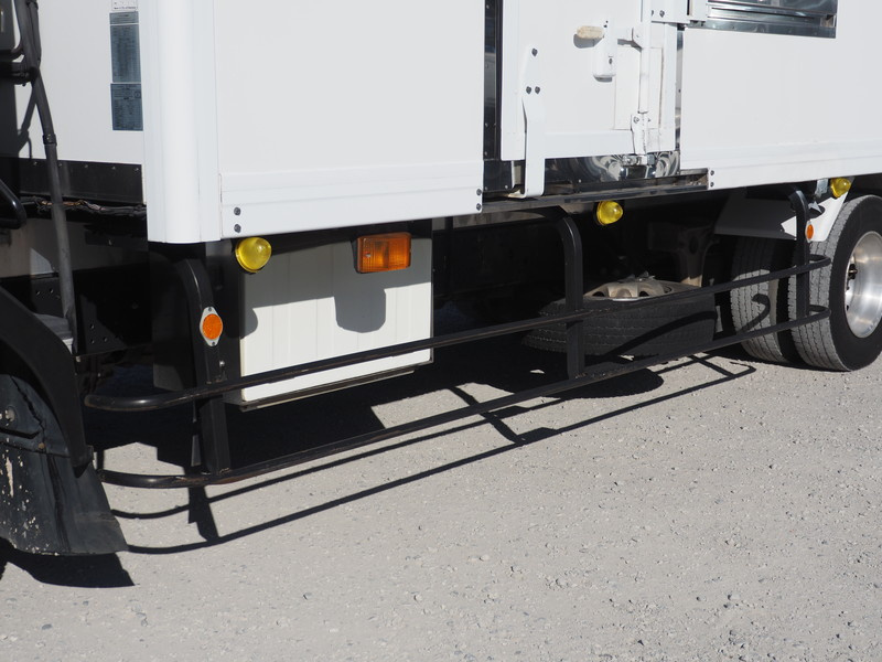 いすゞ フォワード 冷凍バン 中型 PKG-FRR90T2 年式 H21[写真14]