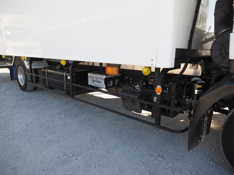 いすゞ フォワード 冷凍バン 中型 PKG-FRR90T2 年式 H21[写真11]