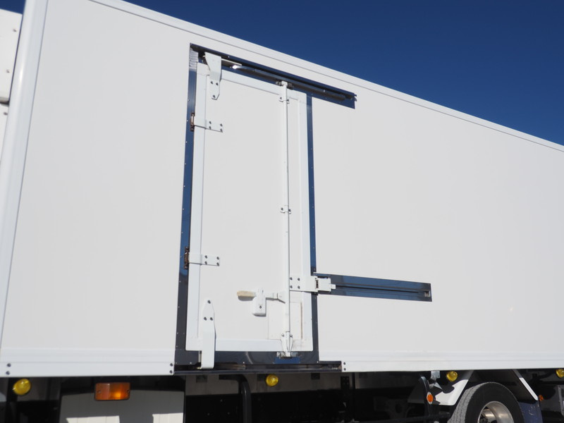 いすゞ フォワード 冷凍バン 中型 PKG-FRR90T2 年式 H21[写真13]