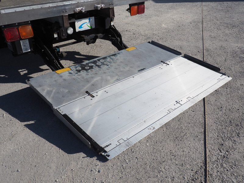 いすゞ フォワード 冷凍バン 中型 PKG-FRR90T2 年式 H21[写真24]