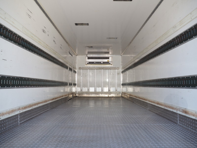 いすゞ フォワード 冷凍バン 中型 PKG-FRR90T2 年式 H21[写真17]