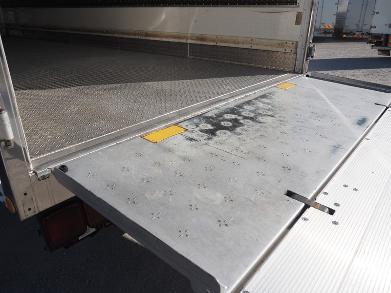 いすゞ フォワード 冷凍バン 中型 PKG-FRR90T2 年式 H21[写真25]