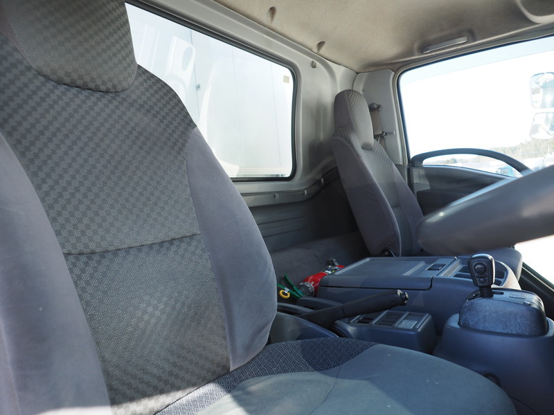 いすゞ フォワード 冷凍バン 中型 PKG-FRR90T2 年式 H21[写真26]