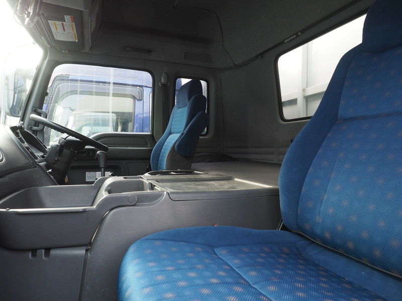 いすゞ ギガ ウイング車 大型 QKG-CYJ77A 年式 H27[写真46]