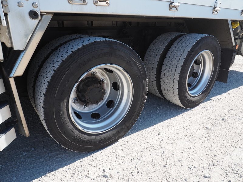 いすゞ ギガ 冷凍ウイング 大型 QKG-CYJ77A 年式 H24[写真14]