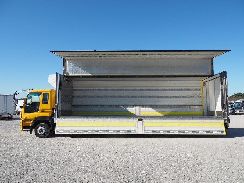 いすゞ ギガ 冷凍ウイング 大型 QKG-CYJ77A 年式 H24[写真09]