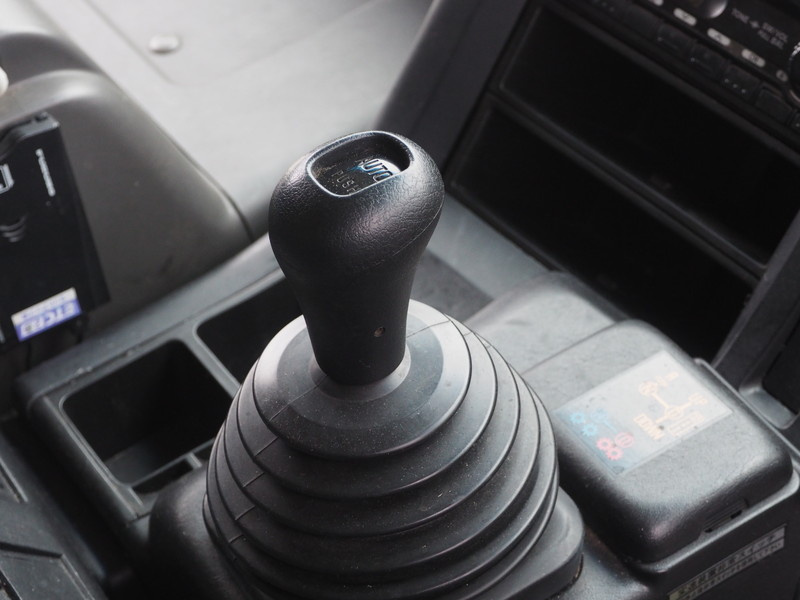 いすゞ ギガ ウイング車 大型 LKG-CYJ77A 年式 H24[写真40]