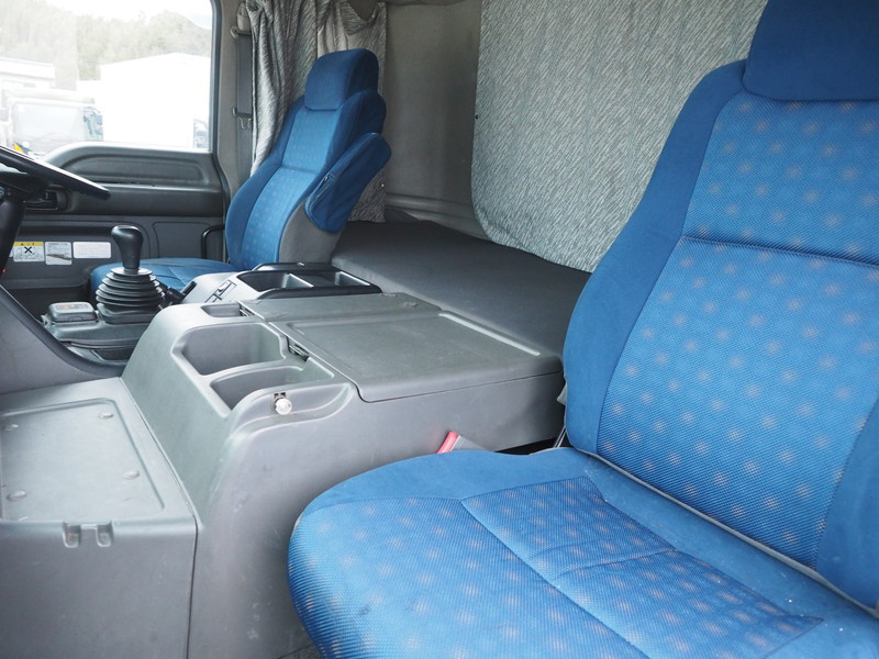 いすゞ ギガ ウイング車 大型 LKG-CYJ77A 年式 H24[写真49]