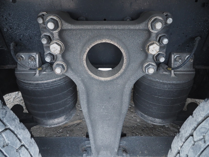 いすゞ ギガ ウイング車 大型 LKG-CYJ77A 年式 H24[写真52]