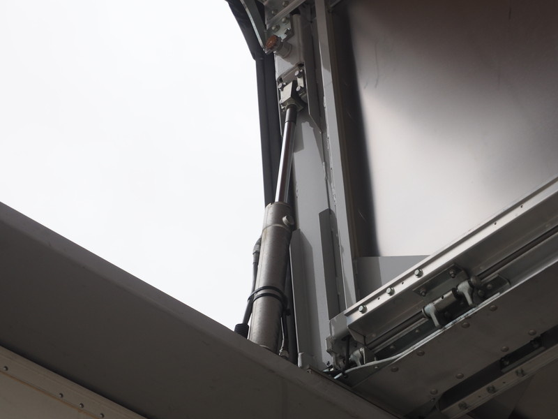 いすゞ ギガ ウイング車 大型 LKG-CYJ77A 年式 H24[写真15]