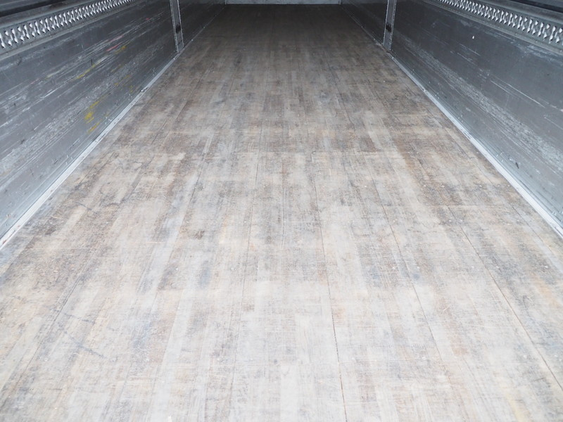 いすゞ ギガ ウイング車 大型 LKG-CYJ77A 年式 H24[写真29]