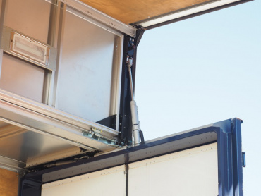 いすゞ ギガ ウイング車 大型 QKG-CYJ77A 年式 H27 [写真18]