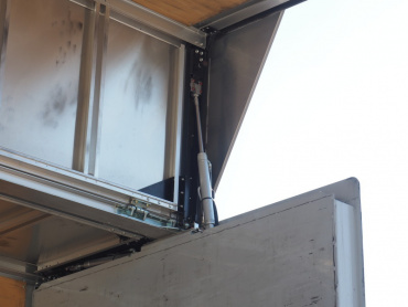 いすゞ ギガ ウイング車 大型 QKG-CYJ77A 年式 H27 [写真12]