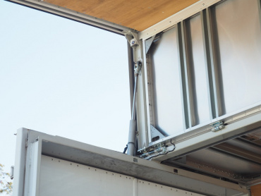 UDトラックス クオン ウイング車 大型 QKG-CG5ZA 年式 H27 [写真13]