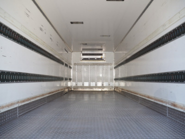 いすゞ フォワード 冷凍バン 中型 PKG-FRR90T2 年式 H21 [写真17]