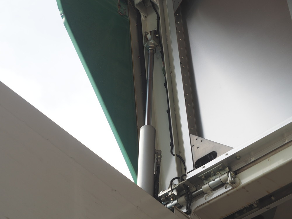 いすゞ ギガ ウイング車 大型 QKG-CYJ77A 年式 H24[写真18]