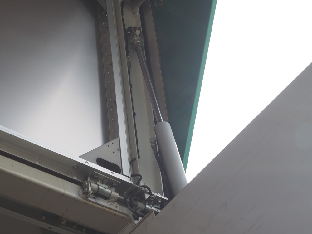 いすゞ ギガ ウイング車 大型 QKG-CYJ77A 年式 H24[写真13]