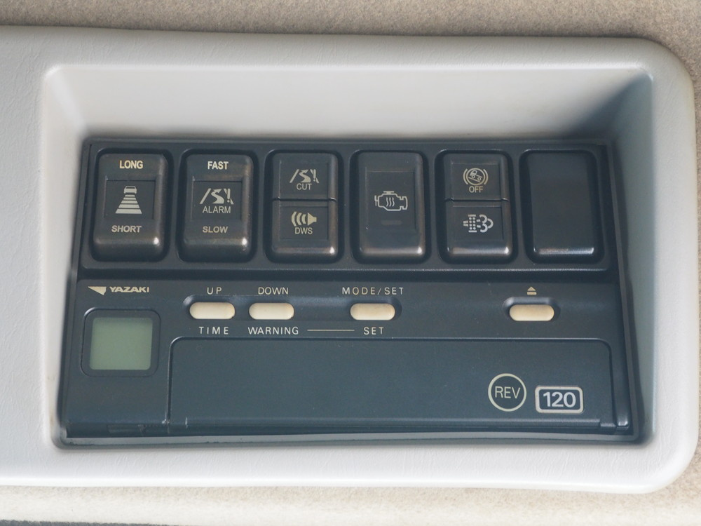 いすゞ ギガ ウイング車 大型 QKG-CYJ77A 年式 H24[写真39]