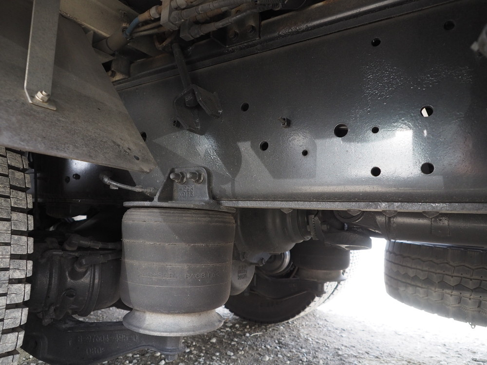 いすゞ ギガ ウイング車 大型 QKG-CYJ77A 年式 H24[写真49]