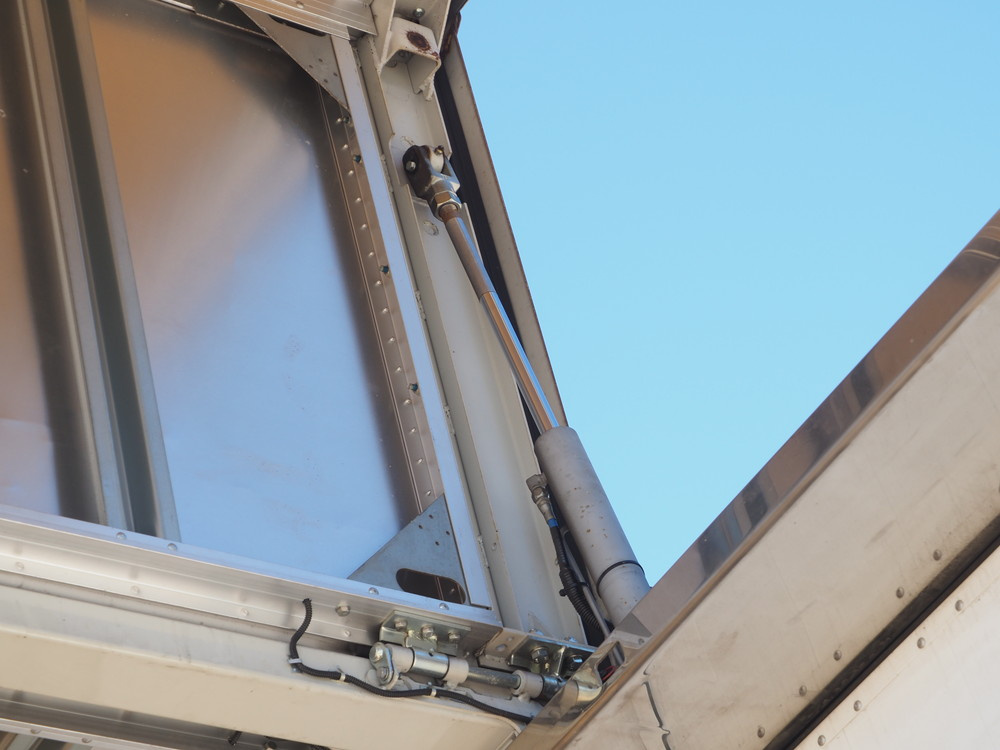 いすゞ ギガ ウイング車 大型 QKG-CYJ77A 年式 H26[写真21]