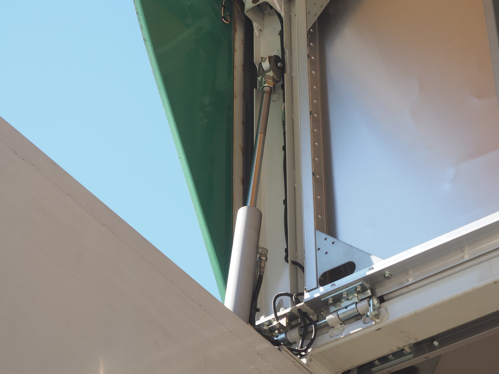 いすゞ ギガ ウイング車 大型 QKG-CYJ77A 年式 H26[写真20]