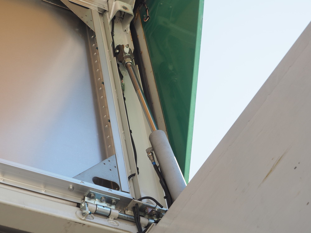 いすゞ ギガ ウイング車 大型 QKG-CYJ77A 年式 H26[写真15]