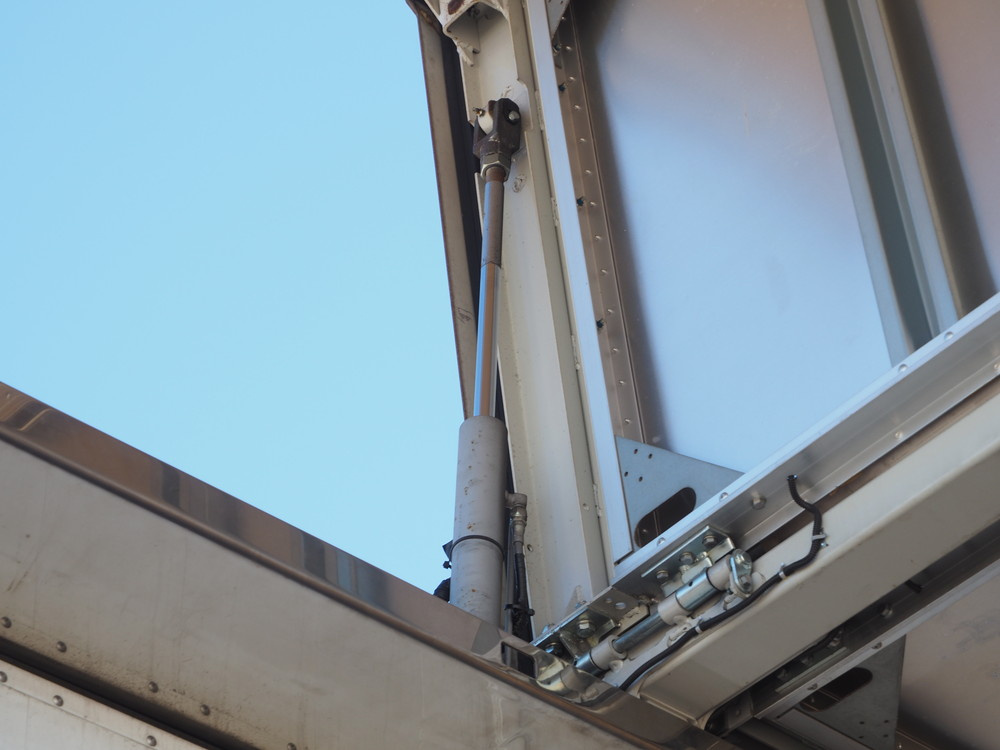 いすゞ ギガ ウイング車 大型 QKG-CYJ77A 年式 H26[写真16]