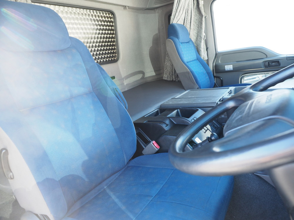 いすゞ ギガ 平ボディ 大型 QKG-CYJ77A 年式 H27[写真27]