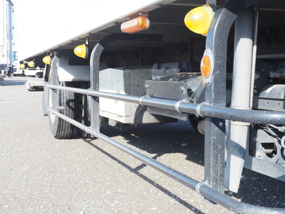 いすゞ フォワード 冷凍バン 中型 TKG-FRR90T2 年式 H27[写真10]