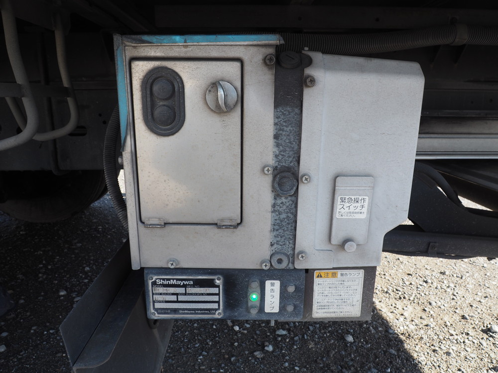 いすゞ フォワード 冷凍バン 中型 TKG-FRR90T2 年式 H27[写真15]