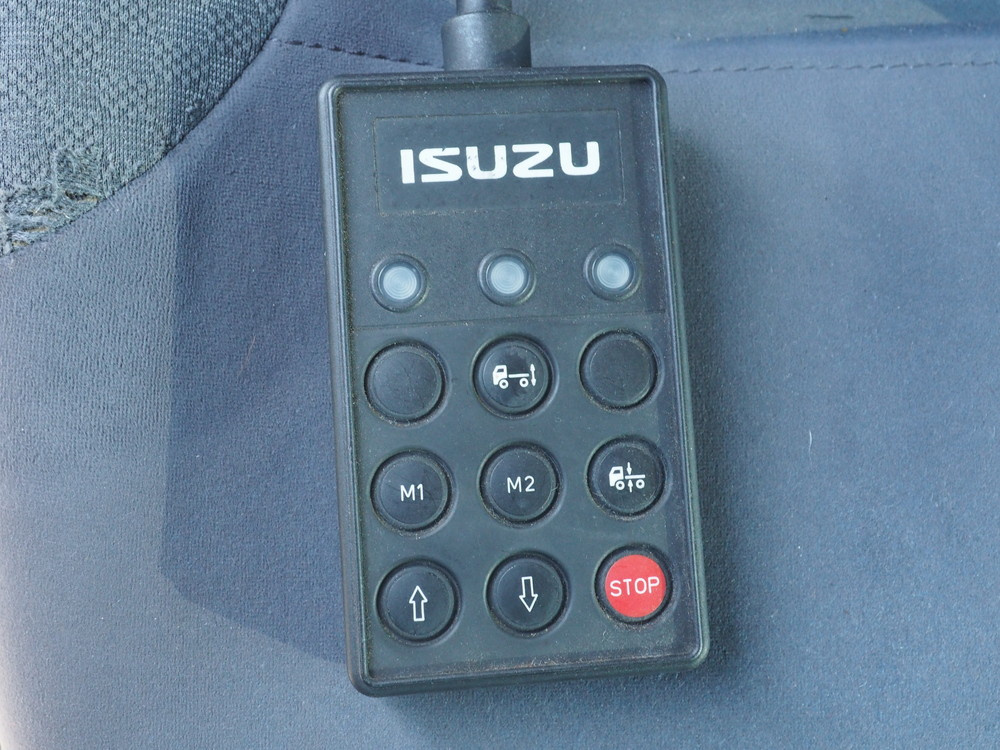 いすゞ フォワード 冷凍バン 中型 TKG-FRR90T2 年式 H27[写真40]