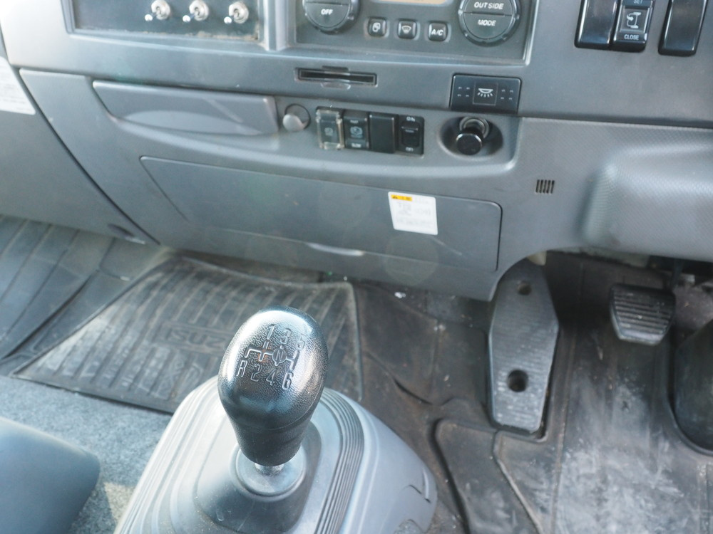 いすゞ フォワード 冷凍バン 中型 TKG-FRR90T2 年式 H27[写真38]