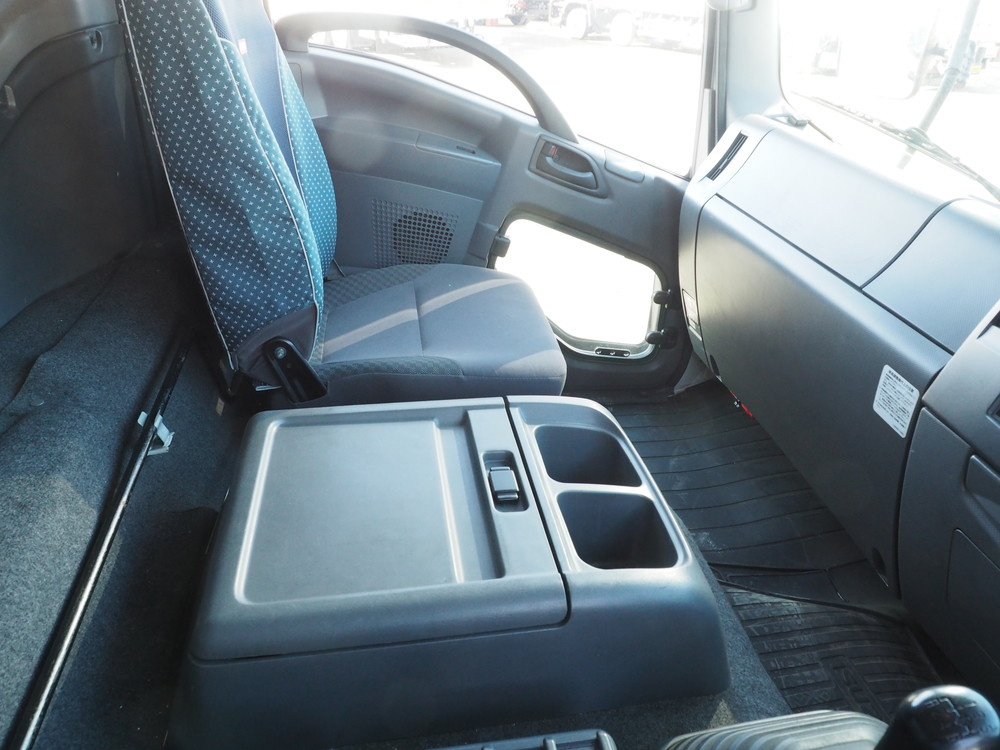 いすゞ フォワード 冷凍バン 中型 TKG-FRR90T2 年式 H27[写真36]