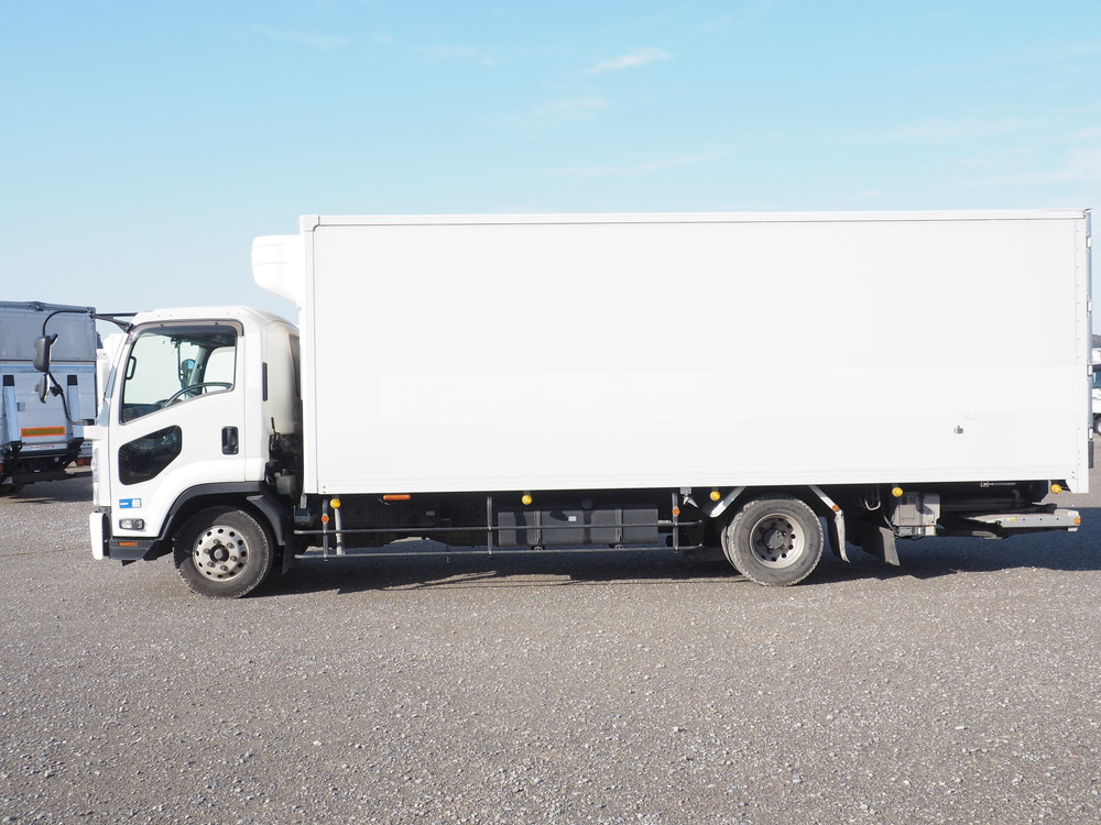 いすゞ フォワード 冷凍バン 中型 TKG-FRR90T2 年式 H27[写真11]