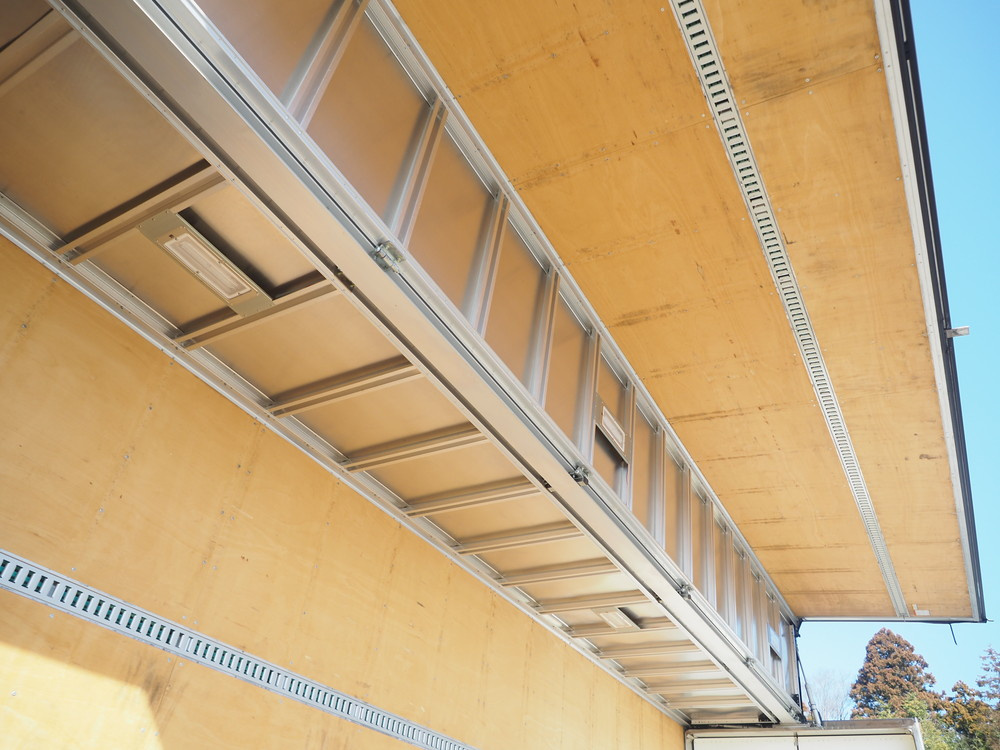 いすゞ ギガ ウイング車 大型 QKG-CYJ77B 年式 H29[写真28]