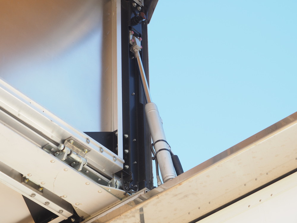 いすゞ ギガ ウイング車 大型 QKG-CYJ77B 年式 H29[写真25]