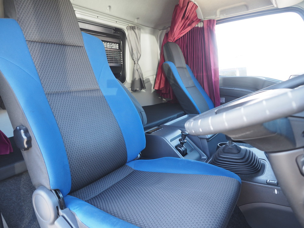 いすゞ ギガ ウイング車 大型 QKG-CYJ77B 年式 H29[写真38]