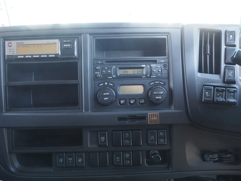 いすゞ ギガ ウイング車 大型 QKG-CYJ77B 年式 H29[写真43]