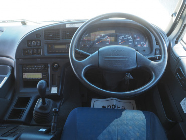 いすゞ ギガ 平ボディ 大型 QKG-CYJ77A 年式 H27 [写真28]