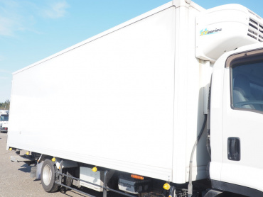 いすゞ フォワード 冷凍バン 中型 TKG-FRR90T2 年式 H27 [写真09]