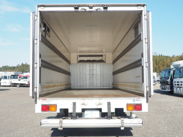 いすゞ フォワード 冷凍バン 中型 TKG-FRR90T2 年式 H27 [写真16]