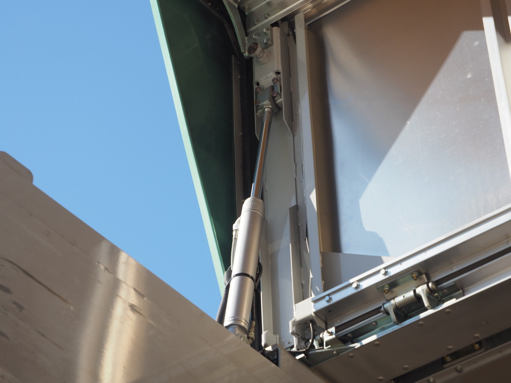 いすゞ ギガ ウイング車 大型 QKG-CYJ77A 年式 H26[写真17]