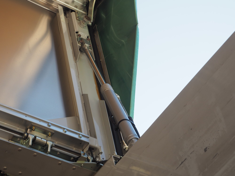 いすゞ ギガ ウイング車 大型 QKG-CYJ77A 年式 H26[写真12]