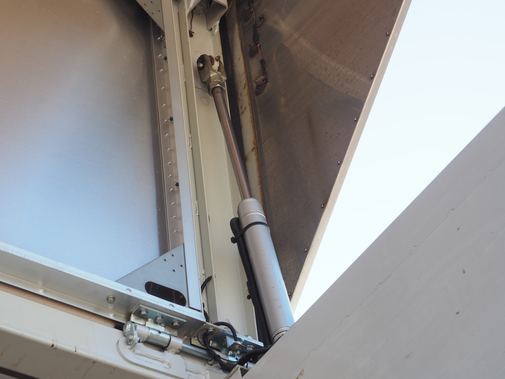 いすゞ ギガ ウイング車 大型 LKG-CYY77AY 年式 H24[写真15]