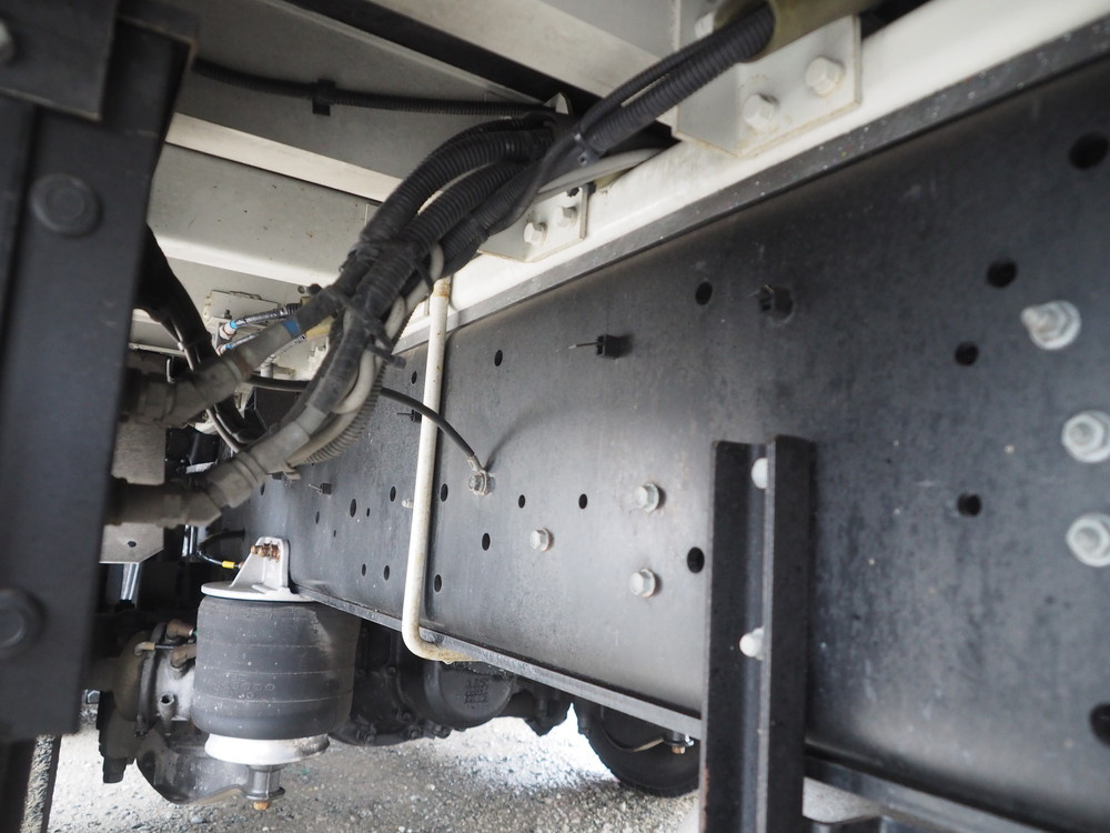 いすゞ ギガ ウイング車 大型 QKG-CYJ77A 年式 H27[写真48]