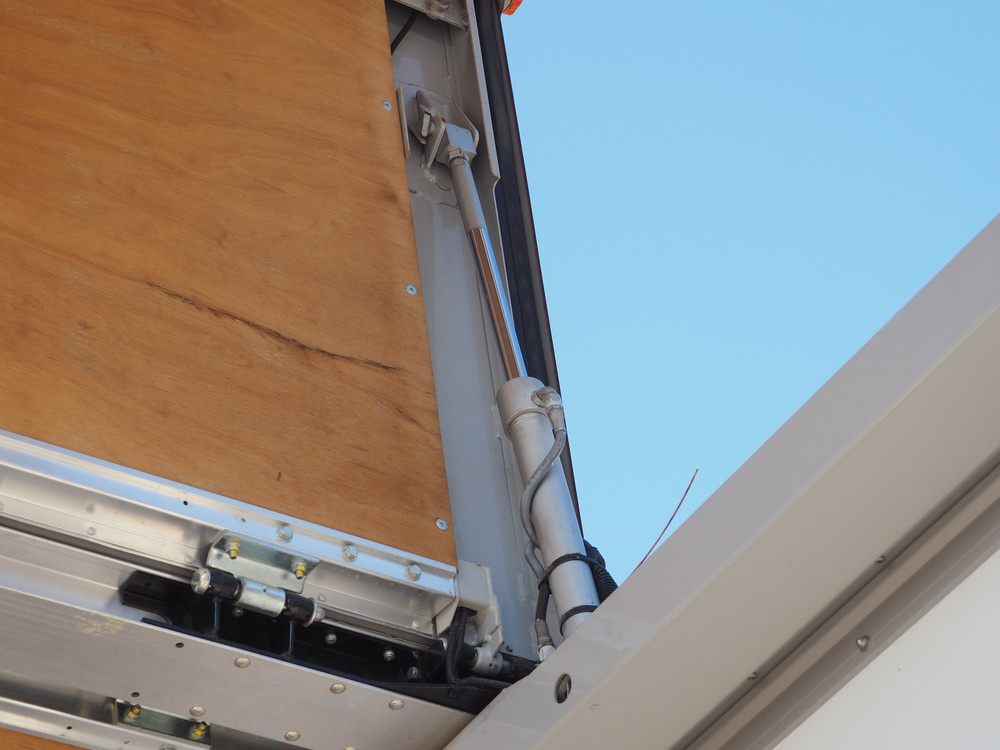 いすゞ フォワード ウイング車 中型 TKG-FRR90T2 年式 H27[写真18]