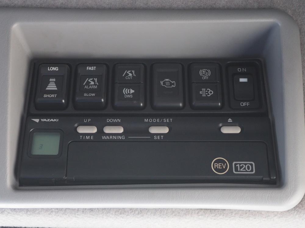 いすゞ ギガ ウイング車 大型 QKG-CYJ77A 年式 H26[写真45]