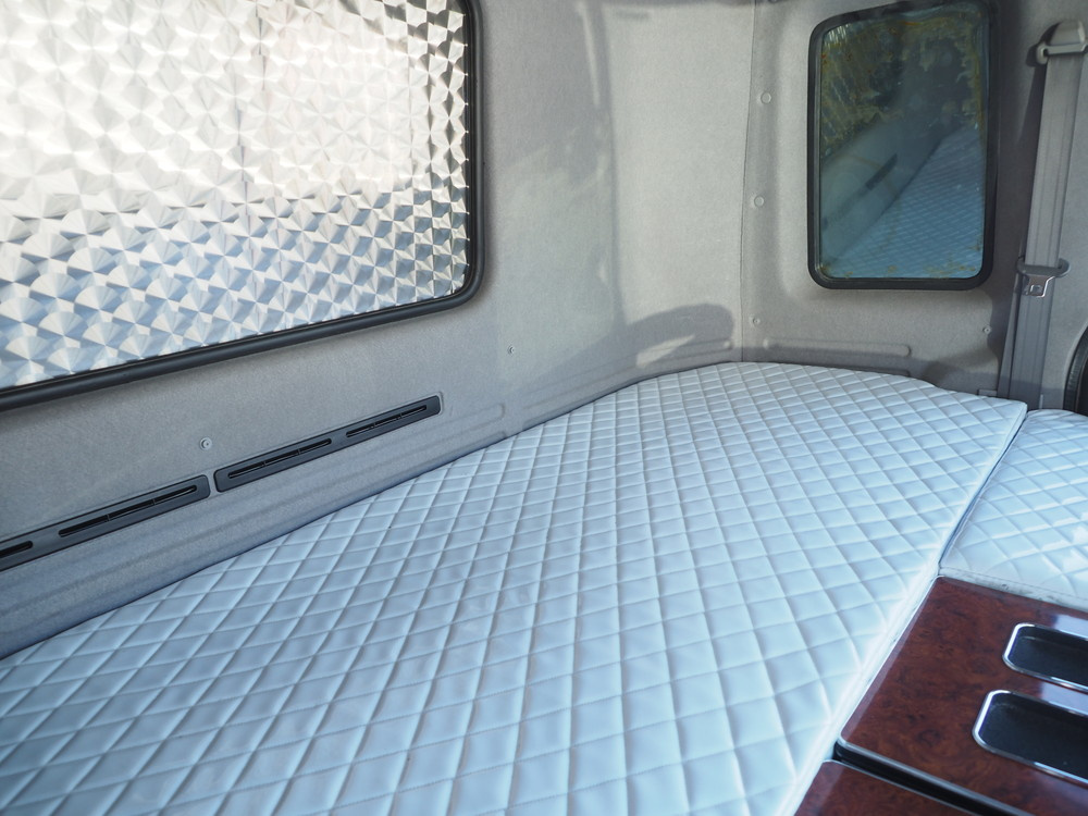 いすゞ ギガ ウイング車 大型 QKG-CYJ77A 年式 H26[写真49]