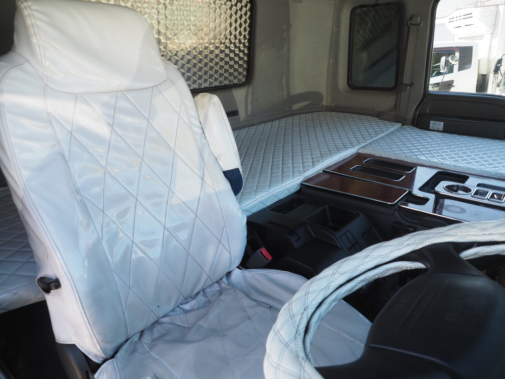 いすゞ ギガ ウイング車 大型 QKG-CYJ77A 年式 H26[写真39]