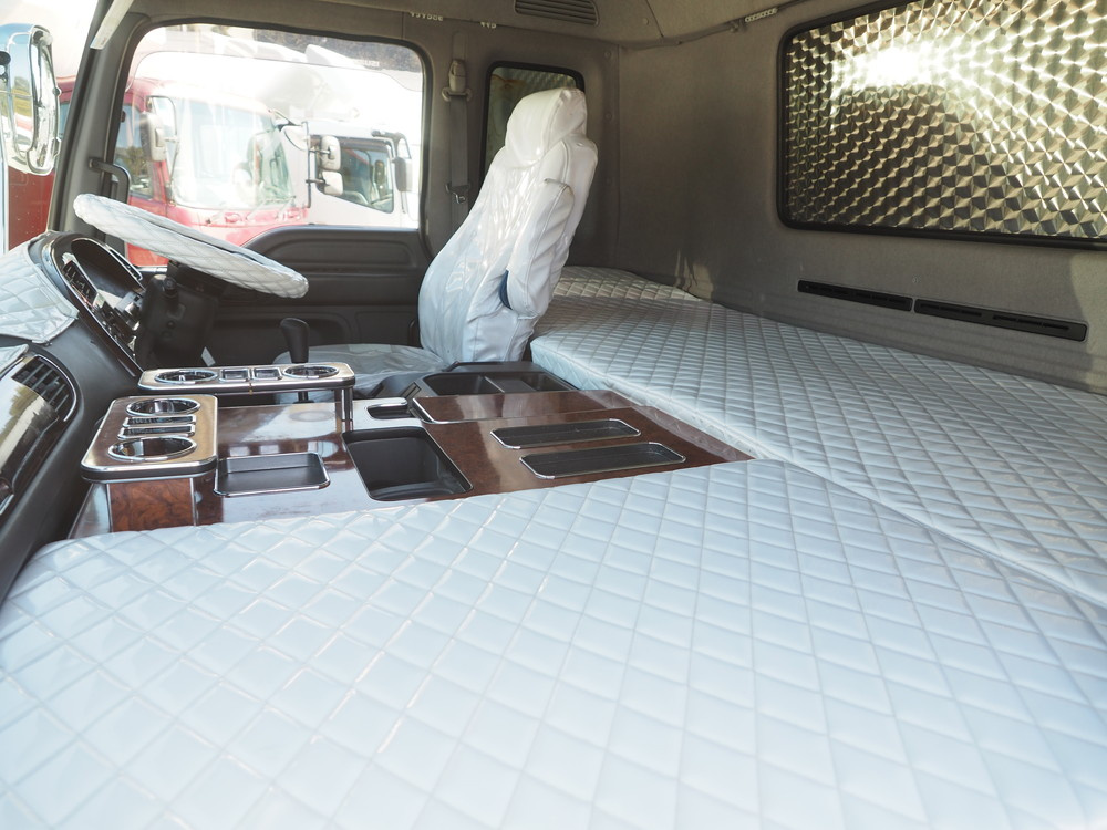 いすゞ ギガ ウイング車 大型 QKG-CYJ77A 年式 H26[写真50]